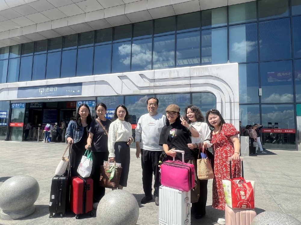 安徽光太集團、332 地質(zhì)隊與山斗鄉(xiāng)聯(lián)合開展文化下基層活動